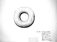  Il sasso forato permette un legamento sicuro (vaso cipriota del Se. VIII a.C.)